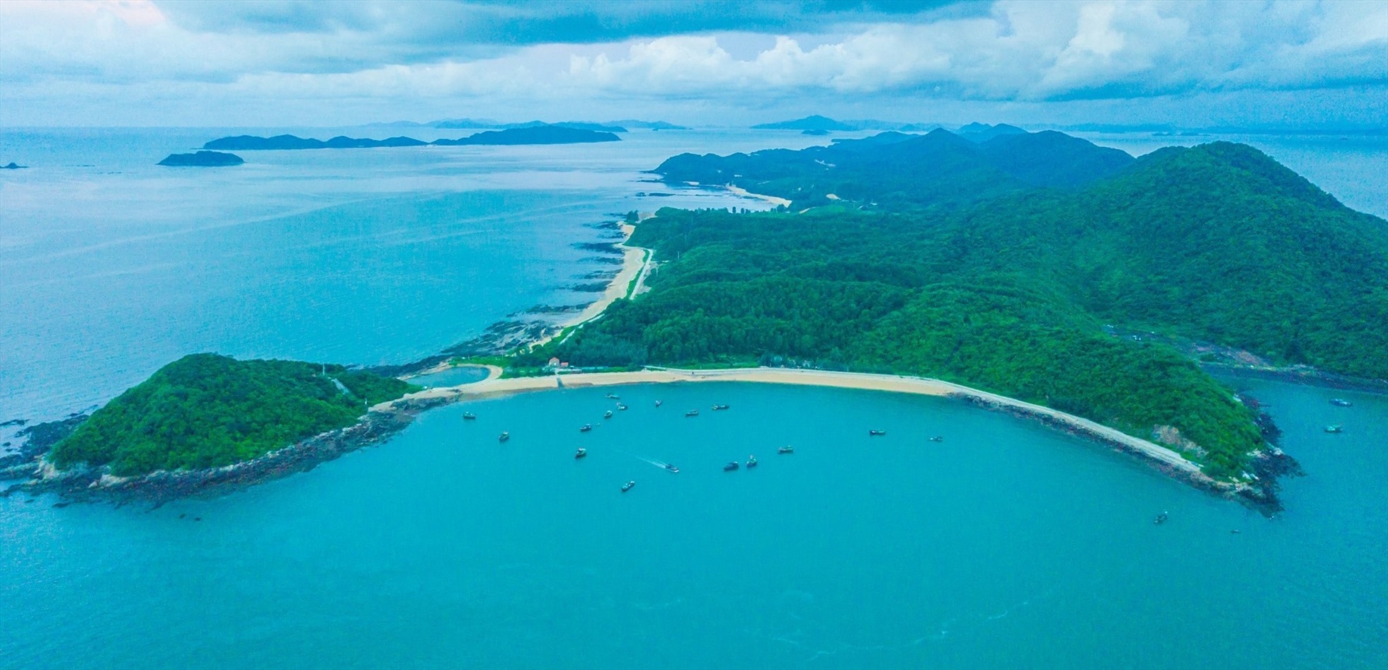 Đảo Cái Chiên. Ảnh: Phuotvivu