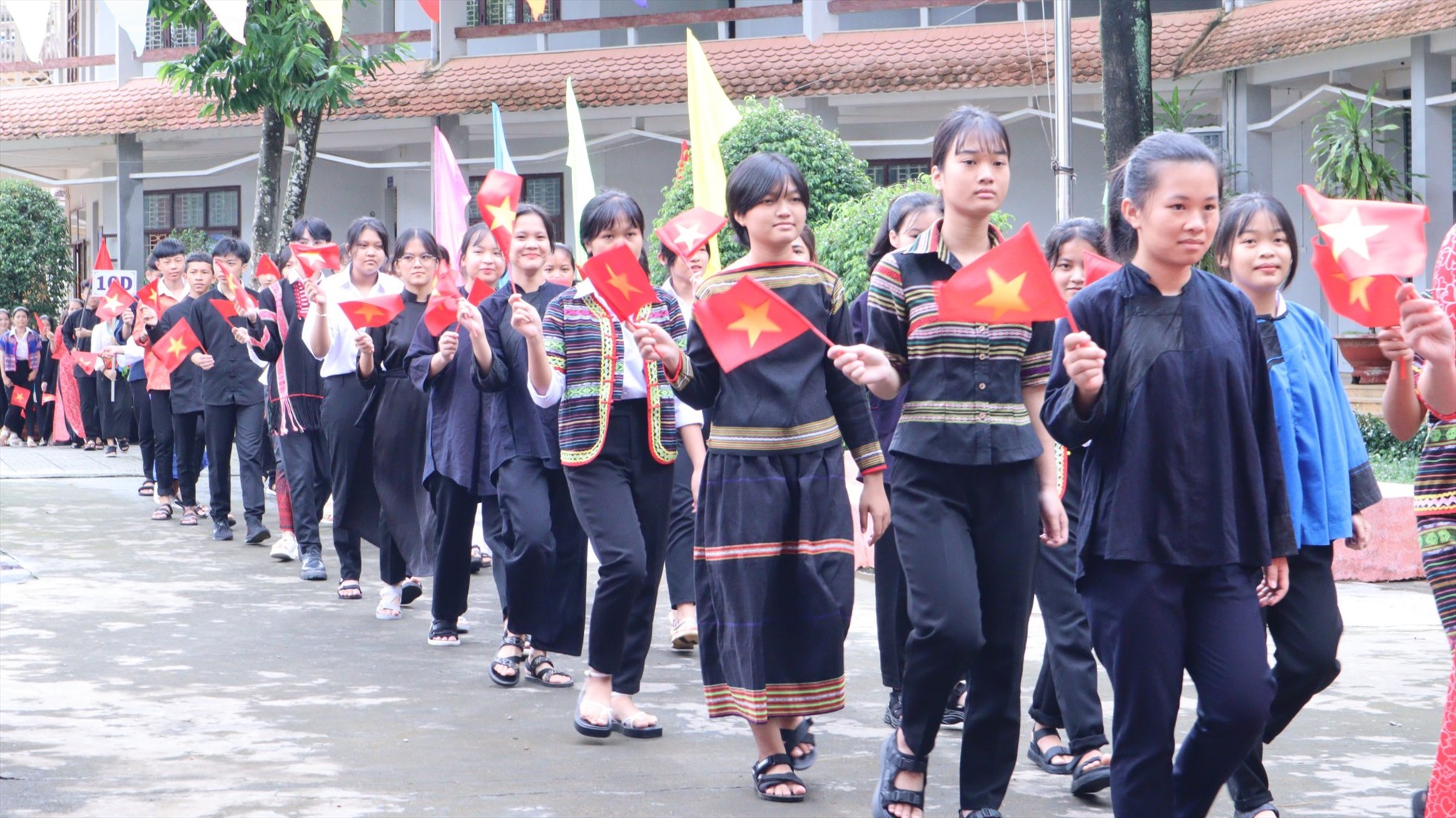 Các em học sinh người dân tộc thiểu số tại Bình Phước vào năm học mới.Ảnh: Đ.T