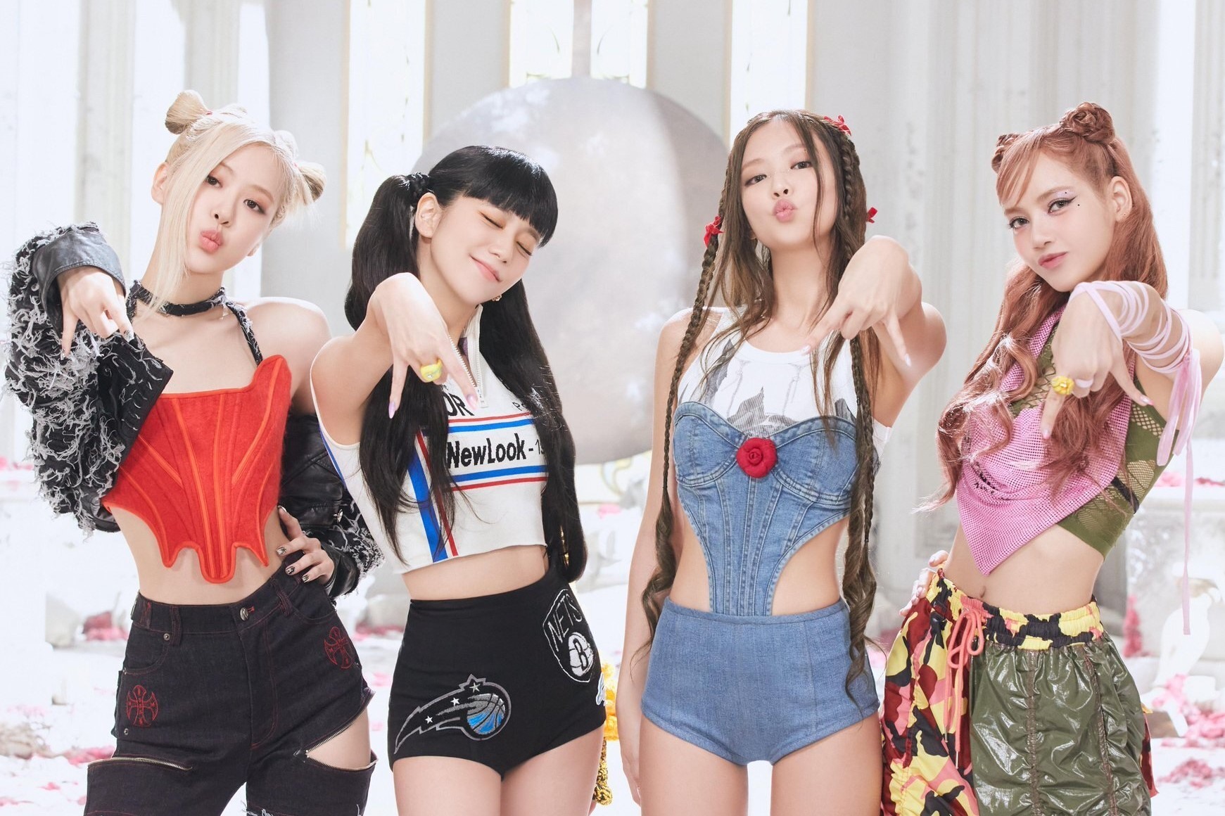 Blackpink đầu tư hình ảnh trong MV “Pink Venom“.