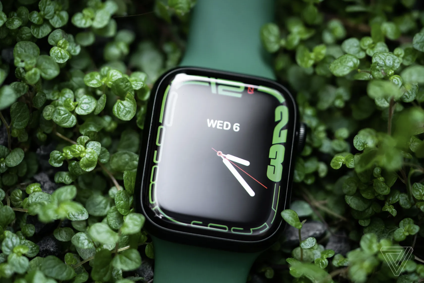 Apple Watch Series 7 màu xanh lục. Ảnh chụp màn hình