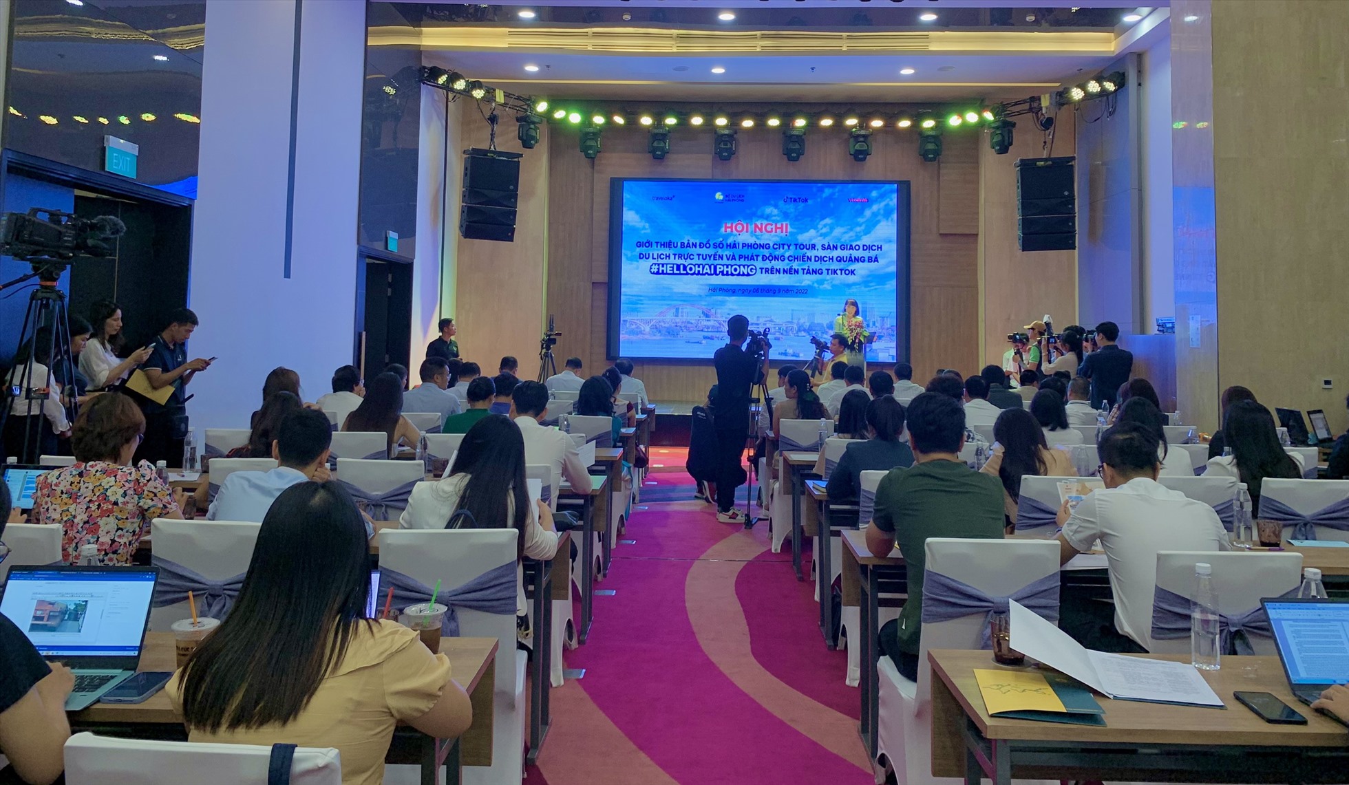 Hội nghị giới thiệu bản đồ số Hải Phòng City Tour, Sàn giao dịch du lịch trực tuyến và phát động chiến dịch quảng bá #HelloHaiPhong trên nền tảng TikTok. Ảnh: Thiên Hà.
