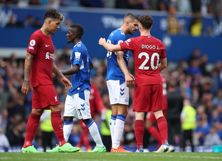 Liverpool đã mất điểm trước đội đang đua trụ hạng là Everton. Ảnh: AFP