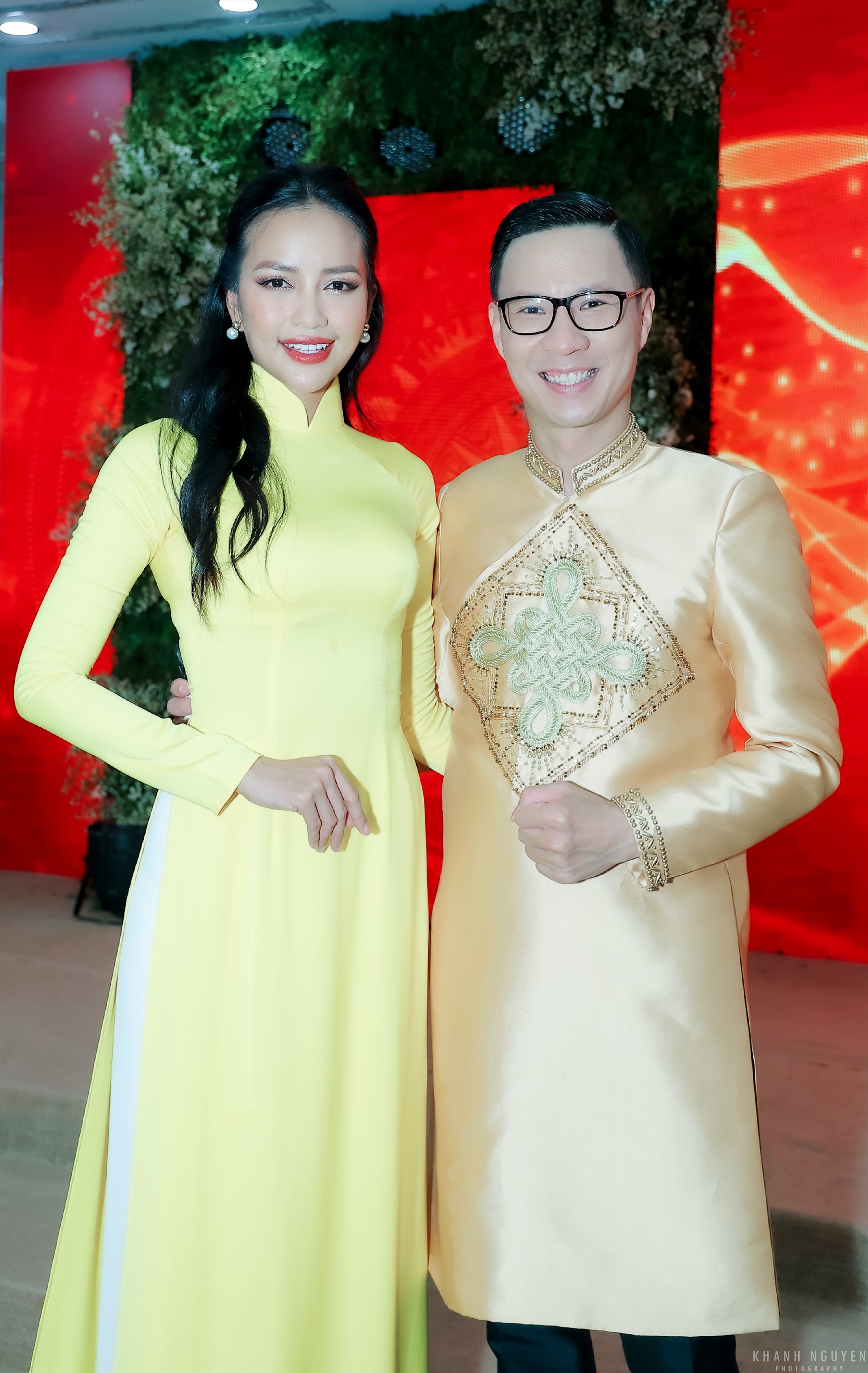 Hoa hậu Hoàn vũ Việt Nam 2022 Ngọc Châu cũng đến dâng hương cho Tổ nghiệp. Ngọc Châu bày tỏ niềm hạnh phúc bởi sau 1 năm không được tụ họp trong ngày giỗ Tổ thì năm nay, các thế hệ nghệ sĩ đã được tề tựu để cùng chia sẻ nhiều kế hoạch, dự định thú vị. Ảnh: NSCC.