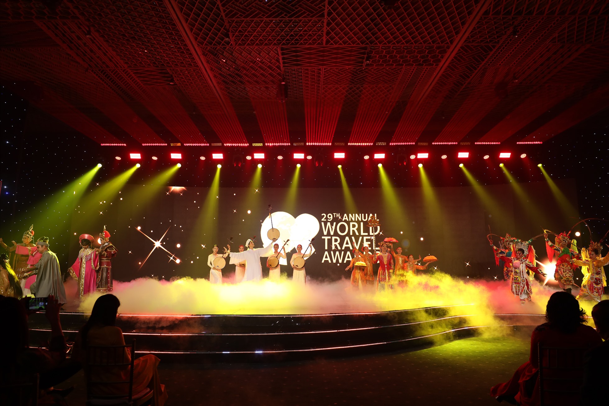 Sân khấu hoành tráng tại Lễ trao “Giải thưởng Du lịch thế giới 2022 - Khu vực châu Á và châu Đại Dương“. Ảnh: BTC.