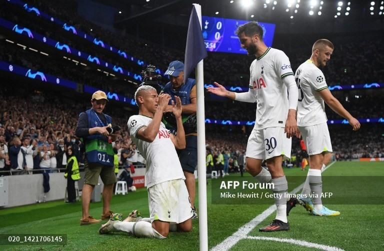 Richarlison tỏa sáng với cú đúp trong vòng 8 phút. Ảnh: AFP