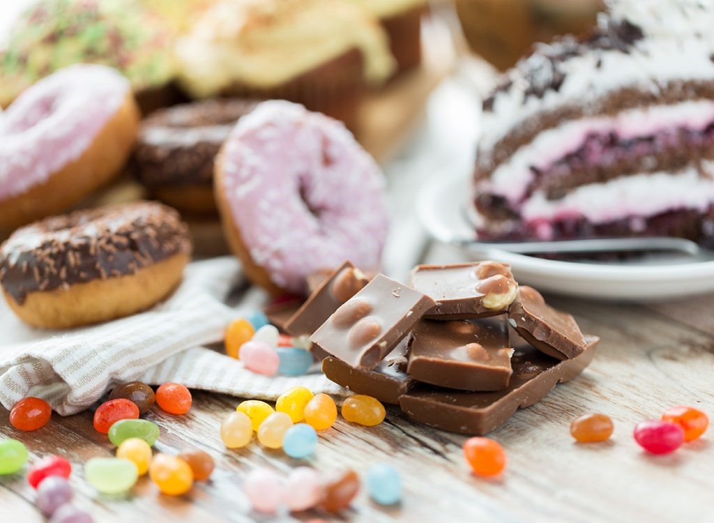 Ăn nhiều thực phẩm có đường có thể làm thay đổi nội tiết tố. Ảnh: Eatthis