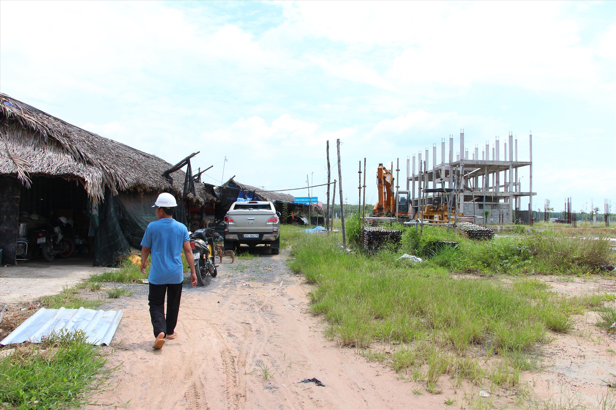Công trình tái định cư sân bay Long Thành đìu hiu. Ảnh: Hà Anh Chiến