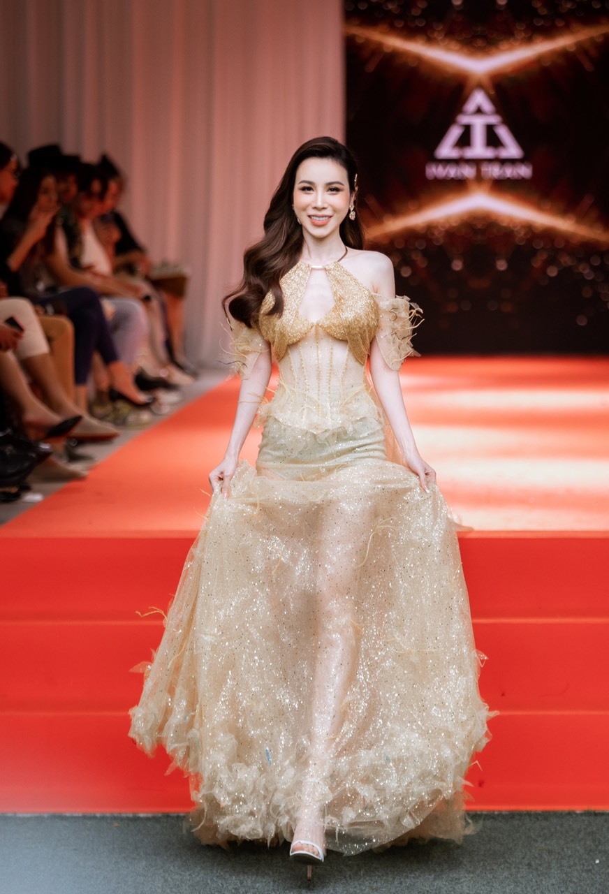 Từ một Fashionista, Hoa hậu Hoàng Dung ngày càng khẳng định được sức ảnh hưởng của mình trong giới thời trang trong nước cũng như quốc tế. Ảnh: NVCC