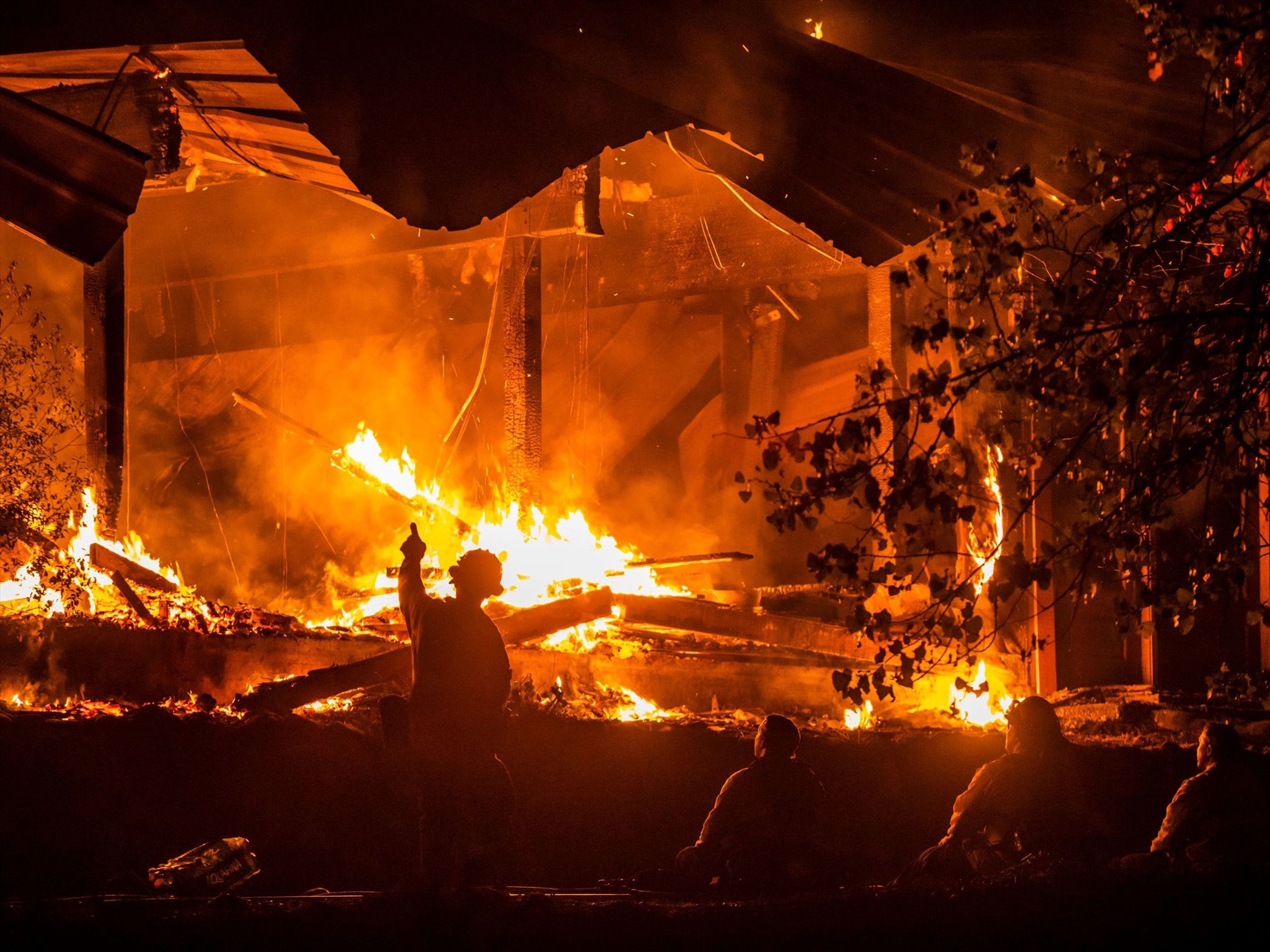 Hỏa hoạn để lại cú sốc và đau đớn nặng nề cho những nạn nhân. Ảnh: AFP.