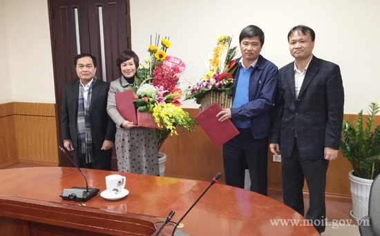 Ông Nguyễn Lộc An và bà Lê Việt Nga được Bộ Công Thương trao quyết định bổ nhiệm lại Phó Vụ trưởng Vụ Thị trường Trong nước vào thời điểm tháng 2.2016. Ảnh: BCT