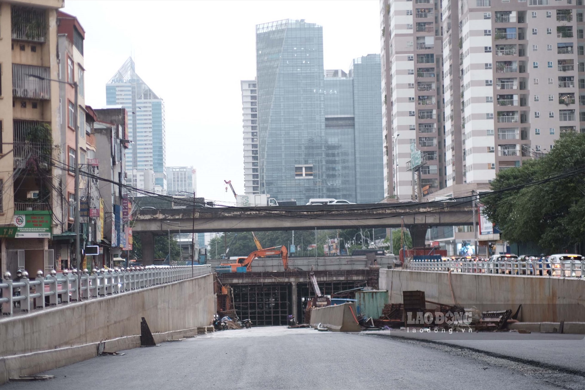 Hiện nay, dự án hầm Lê Văn Lương cơ bản đã thi công xong các nhánh rẽ phải, trái đường Tố Hữu và Lê Văn Lương và đường 2 bên mép hầm, đường dẫn đầu hầm phía đường Tố Hữu…