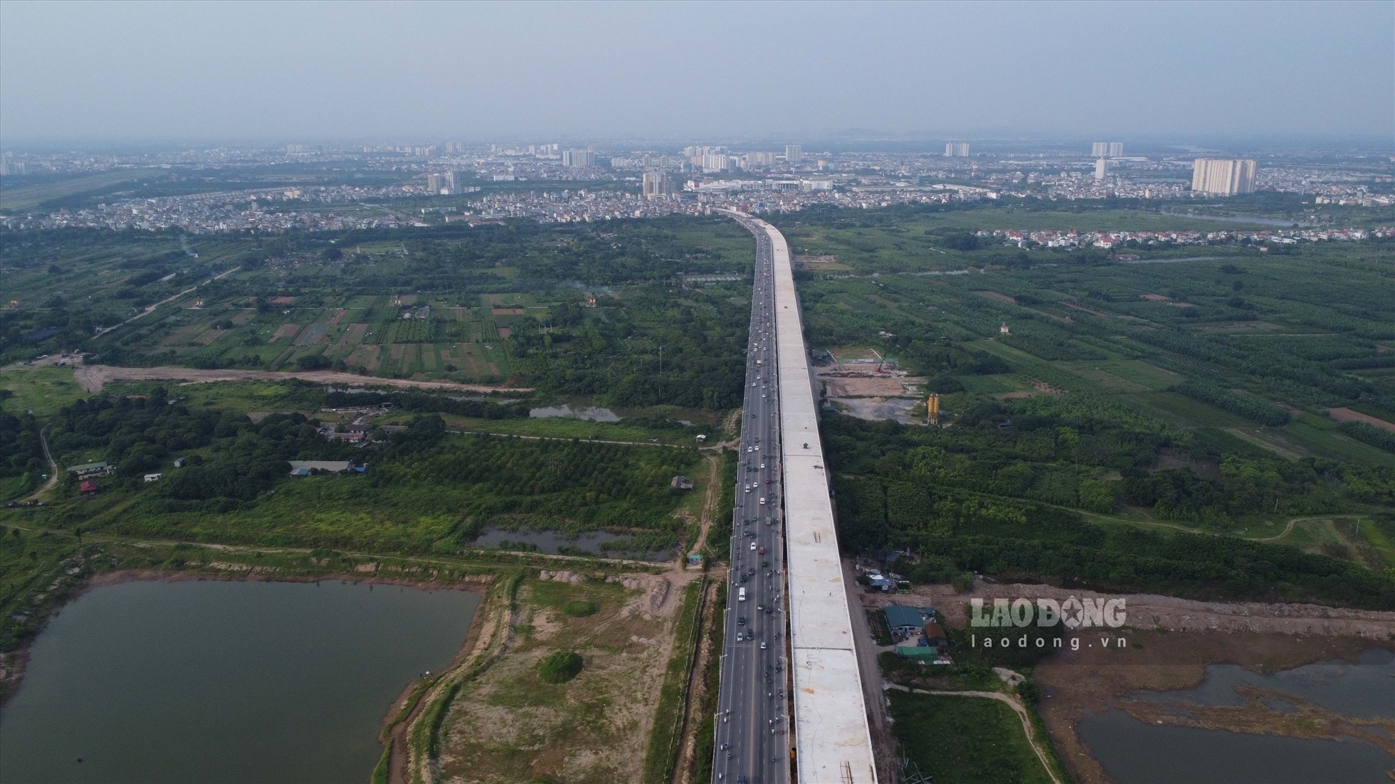Theo báo cáo từ Ban Quản lý dự án Đầu tư xây dựng công trình giao thông thành phố Hà Nội, dự án cầu Vĩnh Tuy 2 có chiều dài tuyến (bao gồm cầu và đường dẫn) khoảng 3.473m, gồm 61 nhịp; tổng mức đầu tư 2.538 tỷ đồng từ nguồn vốn ngân sách thành phố.