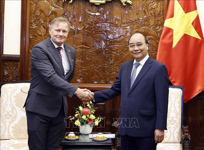 Chủ tịch nước Nguyễn Xuân Phúc tiếp Đại sứ Đan Mạch Nicolai Prytz. Ảnh: TTXVN