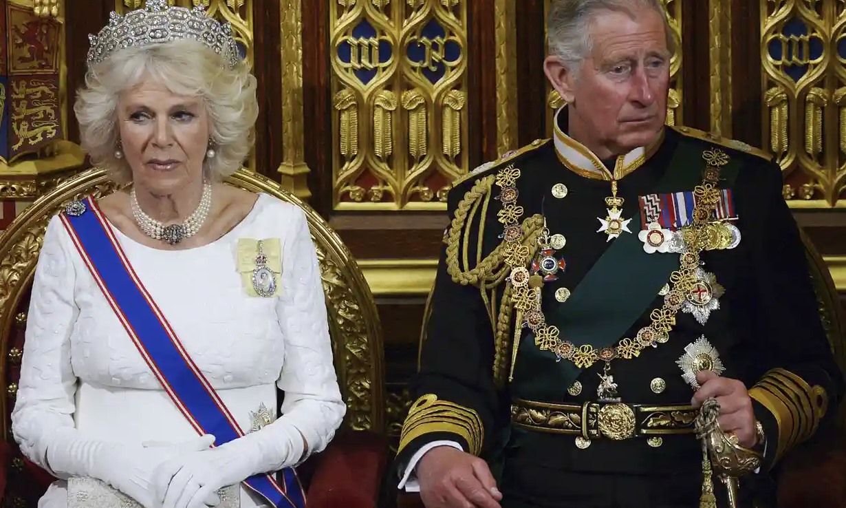 Bà Camilla, hiện là Vương hậu, và Thái tử Charles - hiện là Vua Charles III trong Lễ khai mạc Quốc hội, tại Cung điện Westminster năm 2014. Ảnh: AP