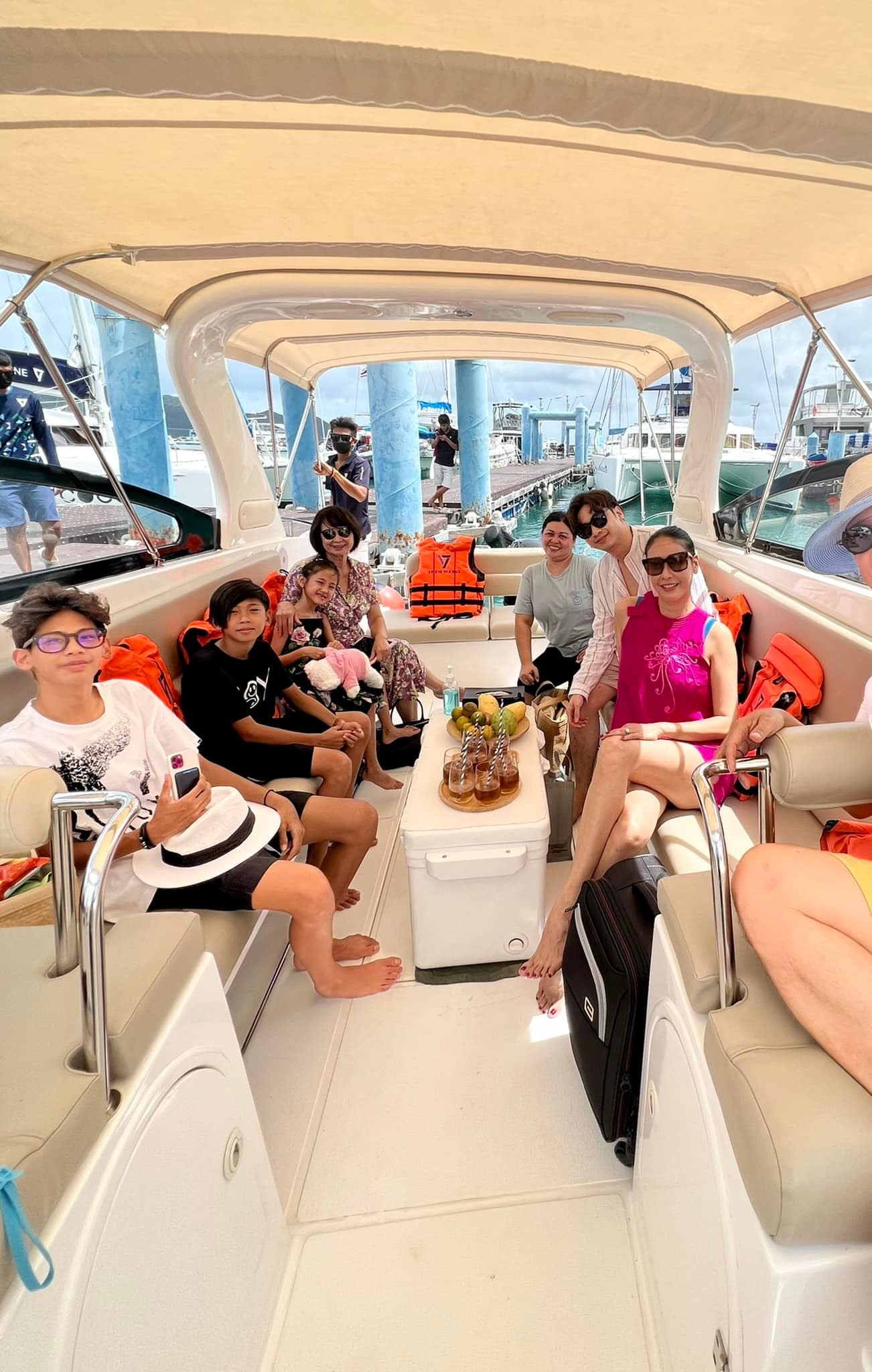 Mỗi năm, đảo Phuket thu hút hàng triệu khách du lịch trong nước và quốc tế ghé thăm, trở thành “thiên đường du lịch” của Thái Lan.