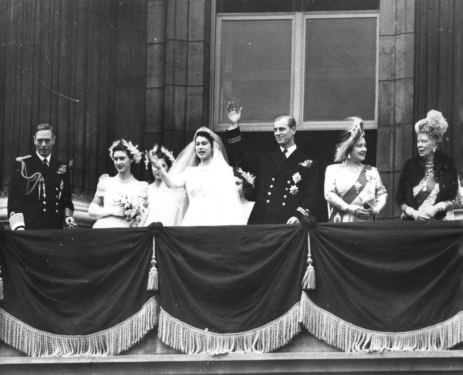 Ngày 20.11.1947, Elizabeth kết hôn với Hoàng tử Philip, một trung úy trong Hải quân Anh, người được sinh ra trong các gia đình hoàng gia của Hy Lạp và Đan Mạch. Ảnh: Getty