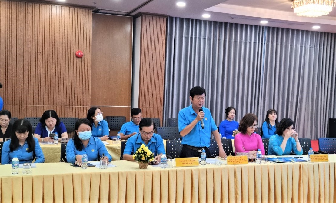 Đại diện LĐLĐ tỉnh Tây Ninh đánh giá cao ý nghĩa của chương trình và đề nghị cần sớm triển khai thực hiện để chăm lo tốt cho đoàn viên công đoàn, người lao động. Ảnh: Nam Dương