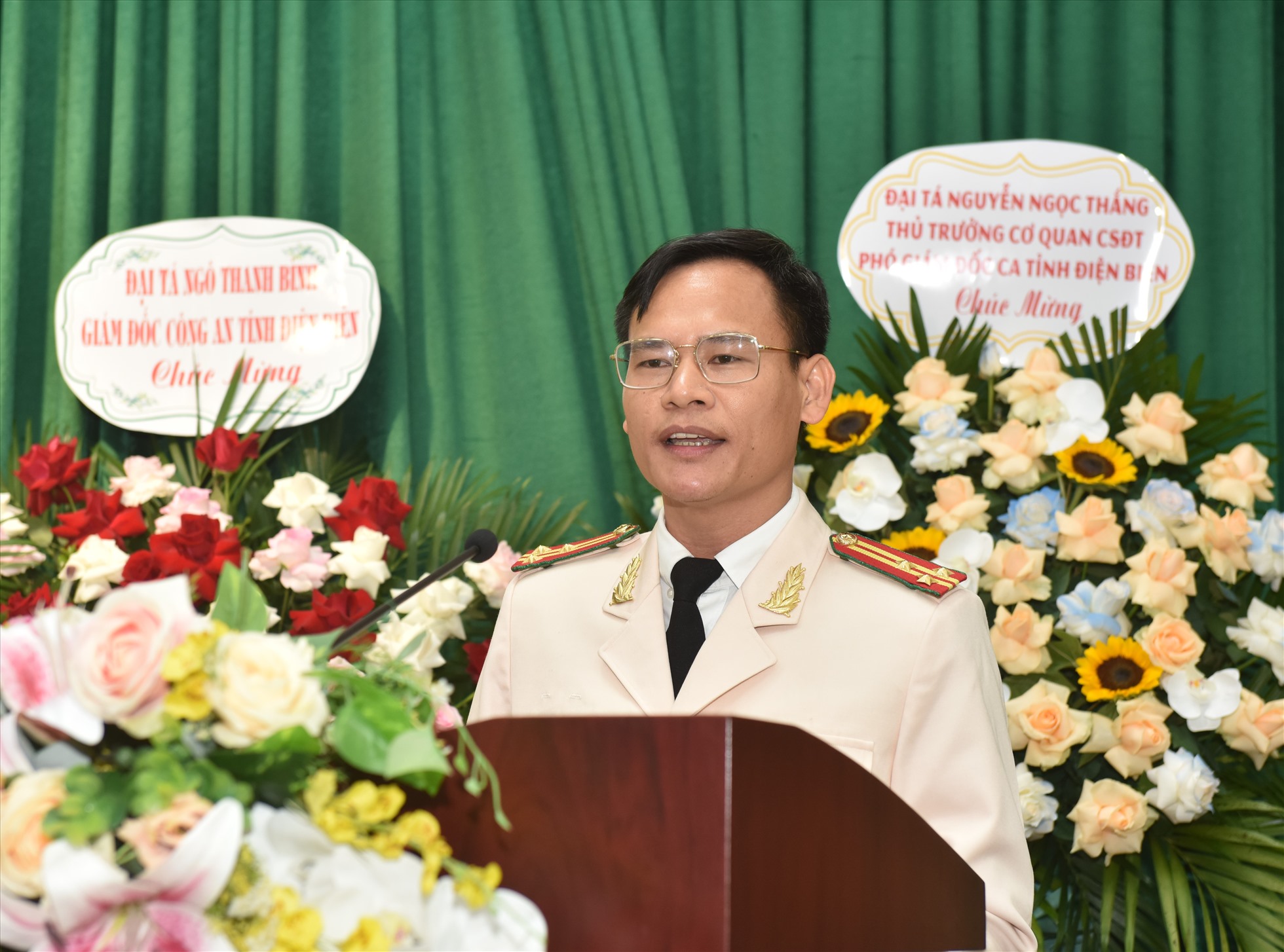 Thượng tá Nguyễn Văn Cường phát biểu sau khi nhận quyết định bổ nhiệm. Ảnh: H.Hà