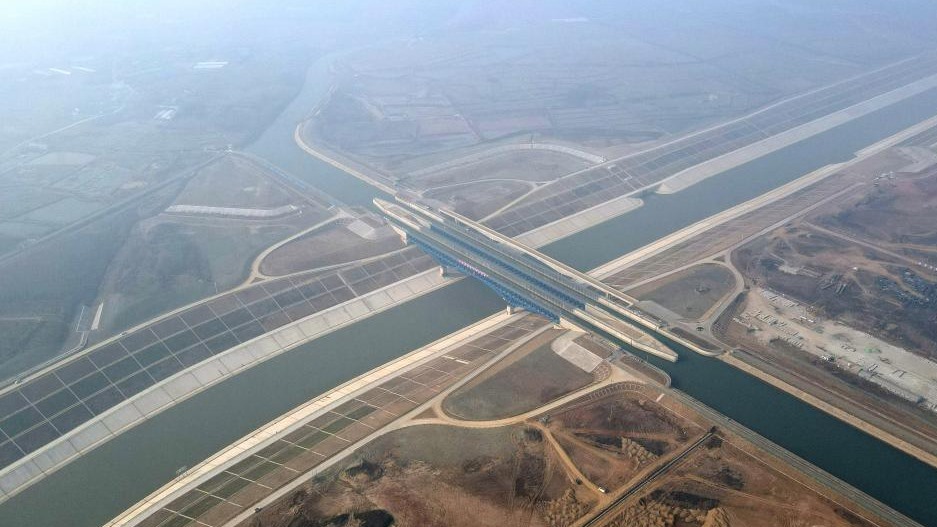 Một đoạn của dự án chuyển hướng nước từ sông Dương Tử sang sông Hoài Hà. Ảnh: Tân Hoa Xã
