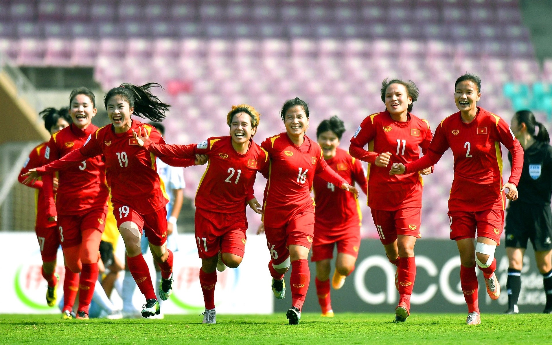 World Cup 2023, với sự góp mặt của đội tuyển nữ Việt Nam, là một trong những sự kiện rất được quan tâm. Ảnh: Telegraph, VFF
