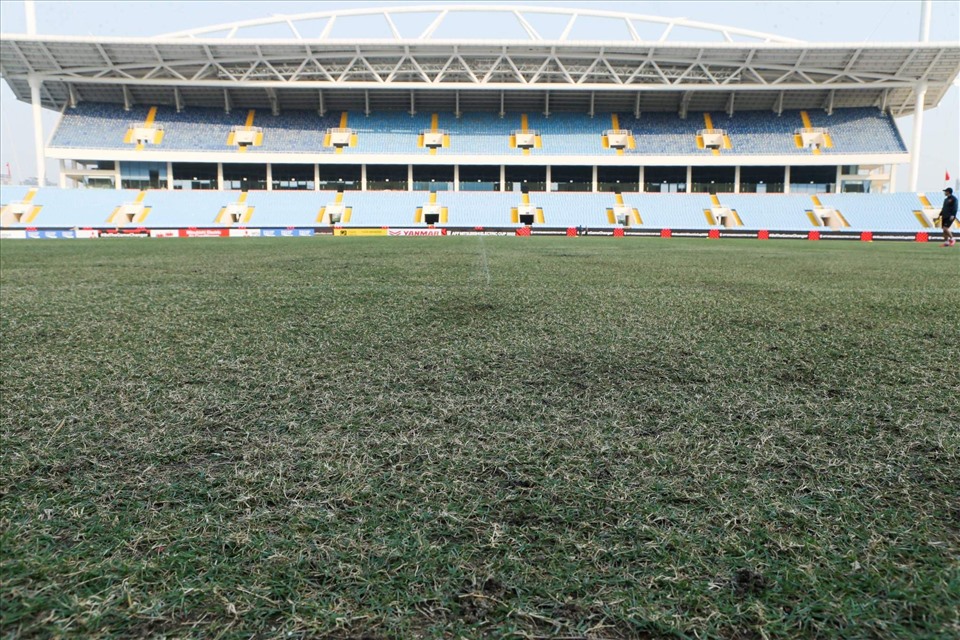 Mặt cỏ sân Mỹ Đình và các phòng chức năng đang được tu dưỡng và cải thiện hướng đến các trận đấu còn lại tại AFF Cup 2022. Ảnh: Xuân Trang