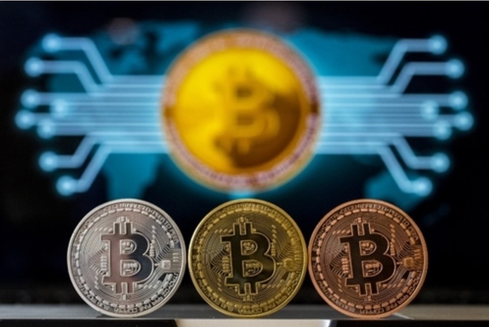 Bitcoin là tài sản điện tử thường xuyên bị các hacker dòm ngó. Ảnh: AFP