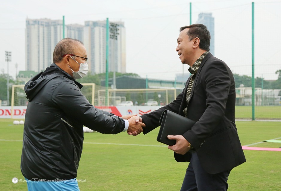 Chủ tịch VFF Trần Quốc Tuấn trong buổi gặp mặt đầu năm với huấn luyện viên Park Hang-seo và tuyển Việt Nam. Ảnh: VFF