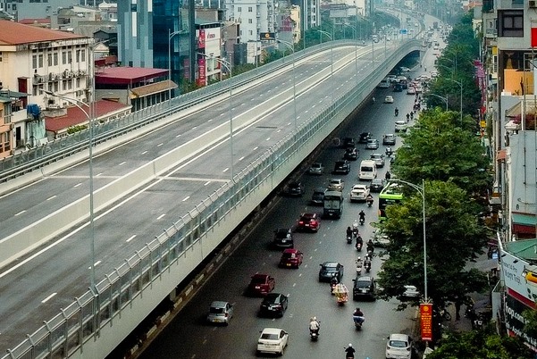 Cận cảnh tuyến đường Vành đai 2 ở Hà Nội trước giờ thông xe