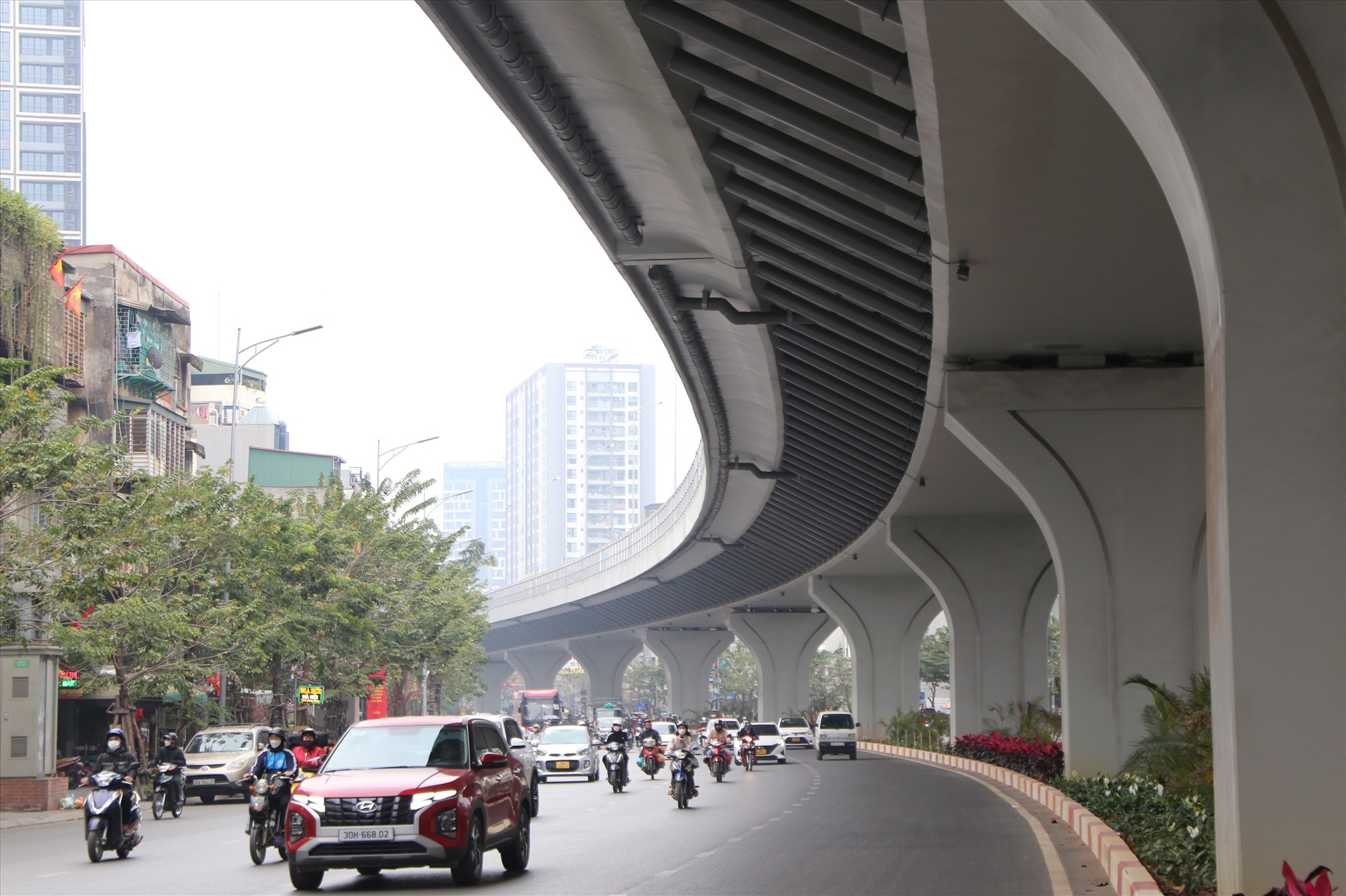 Dự án đường Vành đai 2 trên cao bao gồm 5km tuyến đường bộ trên cao và 3km phần mở rộng dưới thấp. Ảnh: Vĩnh Hoàng