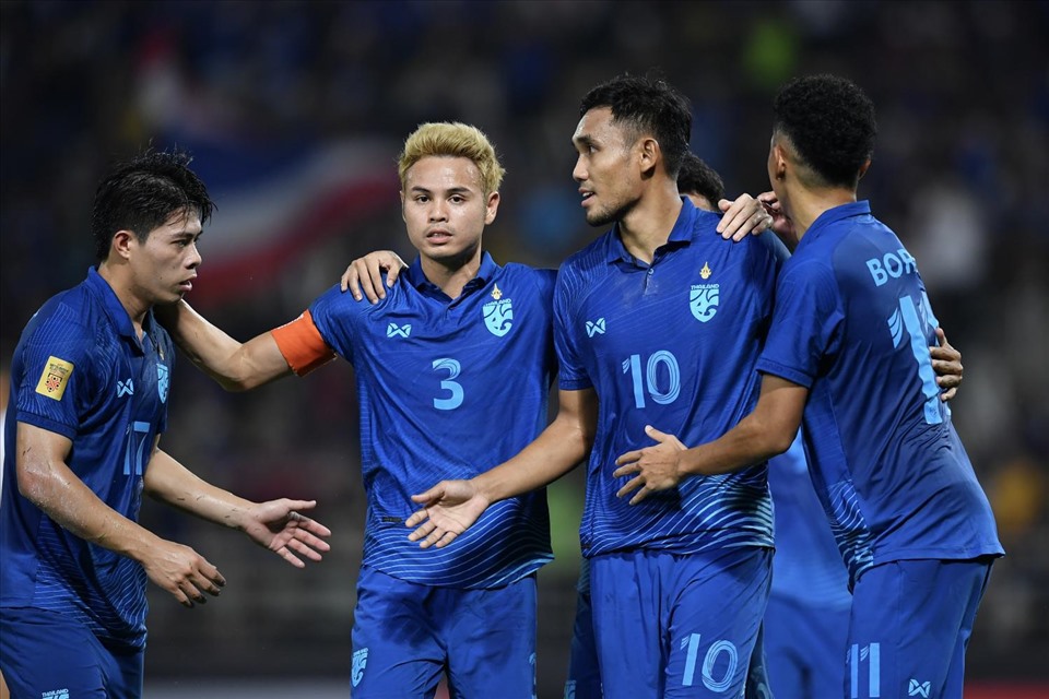 Dù thiếu vắng nhiều trụ cột nhưng tuyển Thái Lan vẫn là một tập thể mạnh tại AFF Cup 2022. Ảnh: FAT