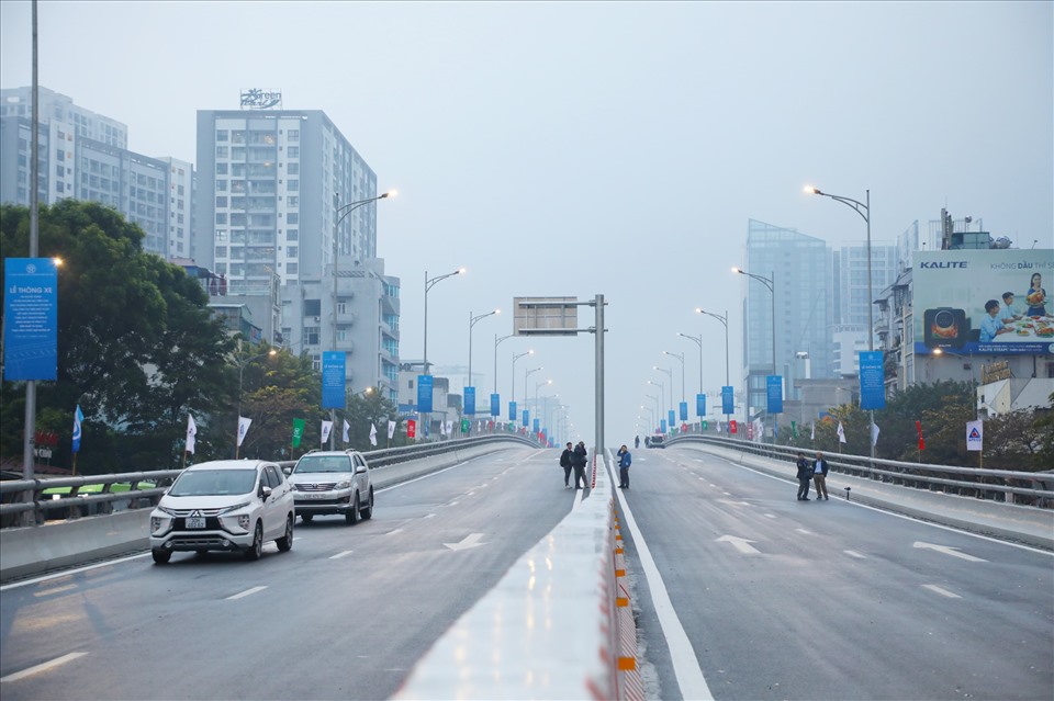 Sáng nay, Hà Nội đã chính thức thông xe đường Vành đai 2 trên cao đoạn từ Ngã Tư Sở tới cầu Vĩnh Tuy.