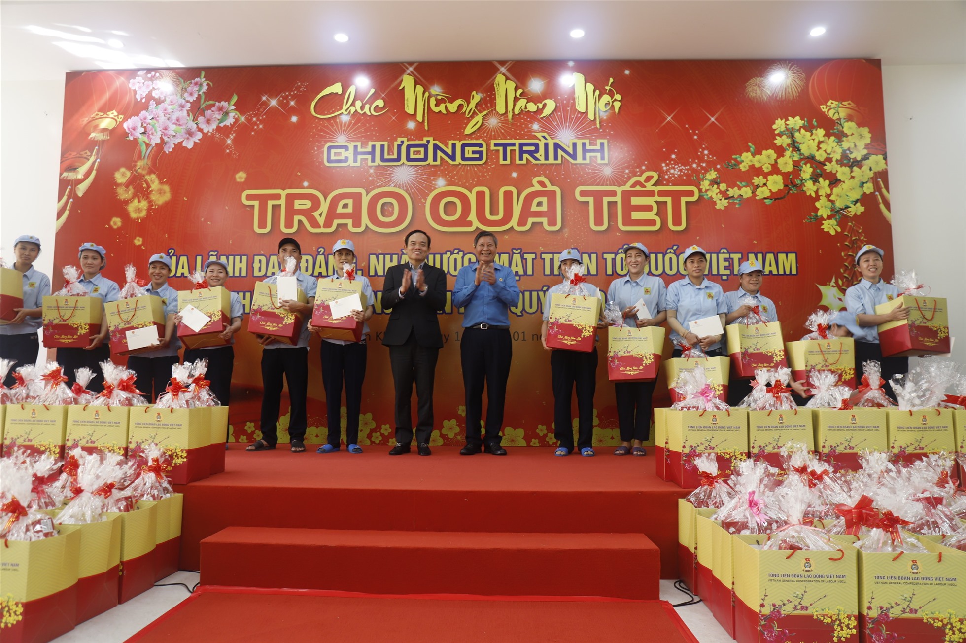 Trong chuyến công tác đầu tiên trên cương vị Phó Thủ tướng Chính phủ, ông Trần Lưu Quang đã đến thăm và tặng quà Tết cho đoàn viên, công nhân lao động có hoàn cảnh khó khăn đang làm việc tại các doanh nghiệp thuộc Cụm Công nghiệp Diên Phú, huyện Diên Khánh, tỉnh Khánh Hòa.