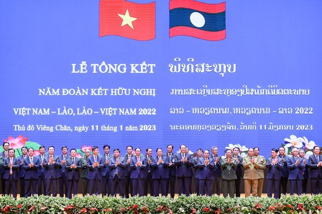Đoàn đại biểu Việt Nam và Lào tại lễ tổng kết “Năm Đoàn kết hữu nghị Việt Nam - Lào, Lào - Việt Nam 2022“. Ảnh: VGP