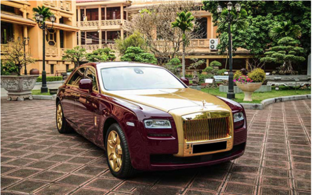 Chiếc Roll-Royce Ghost mạ vàng đã đấu giá 5 lần