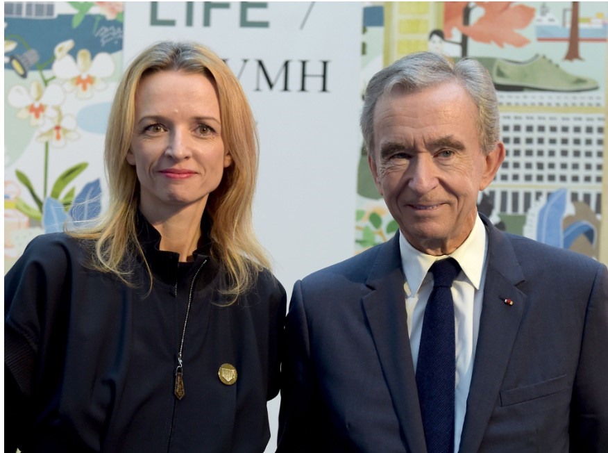 Tỉ phú Bernard Arnault và con gái. Ảnh: AFP