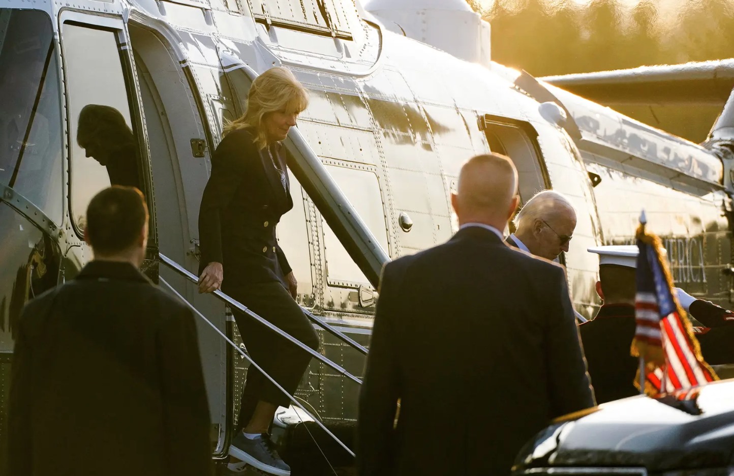 Tổng thống Joe Biden đưa vợ đi phẫu thuật. Ảnh: AFP