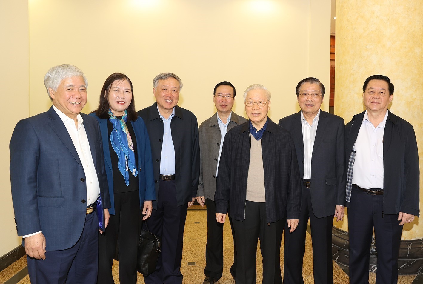 Tổng Bí thư Nguyễn Phú Trọng với các thành viên Ban Chỉ đạo dự phiên họp. Ảnh: Trí Dũng
