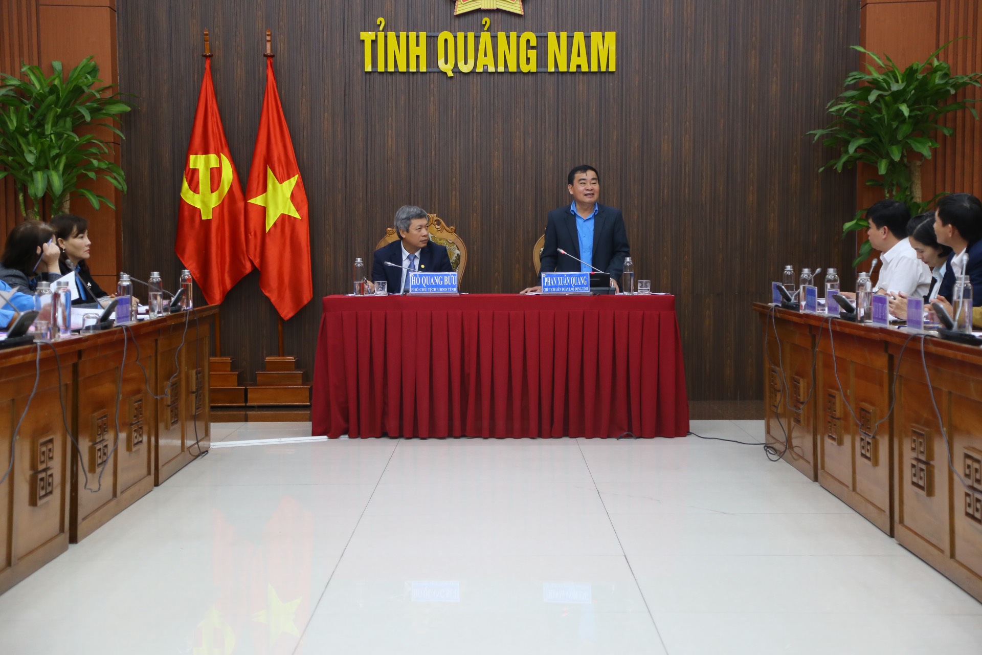 Ông Phan Xuân Quang, Chủ tịch Liên đoàn Lao động tỉnh Quảng Nam phát biểu tại hội nghị. Ảnh: Văn Trực