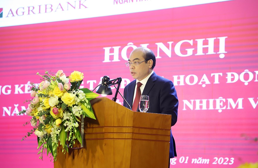 Đồng chí Trần Văn Thịnh - Phó Bí thư thường trực Đảng ủy báo cáo tổng kết năm 2022, phương hướng nhiệm vụ trọng tâm năm 2023 của Đảng bộ Agribank. Nguồn: Agribank