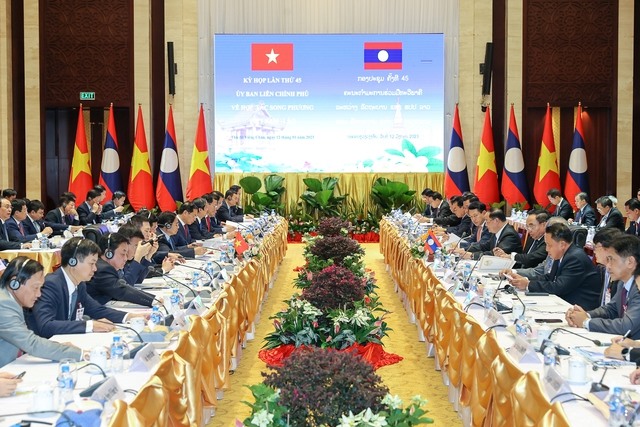 Thủ tướng Phạm Minh Chính và Thủ tướng Lào Sonexay Siphandone đồng chủ trì kỳ họp lần thứ 45 Ủy ban liên Chính phủ về hợp tác song phương Việt Nam - Lào. Ảnh: VGP
