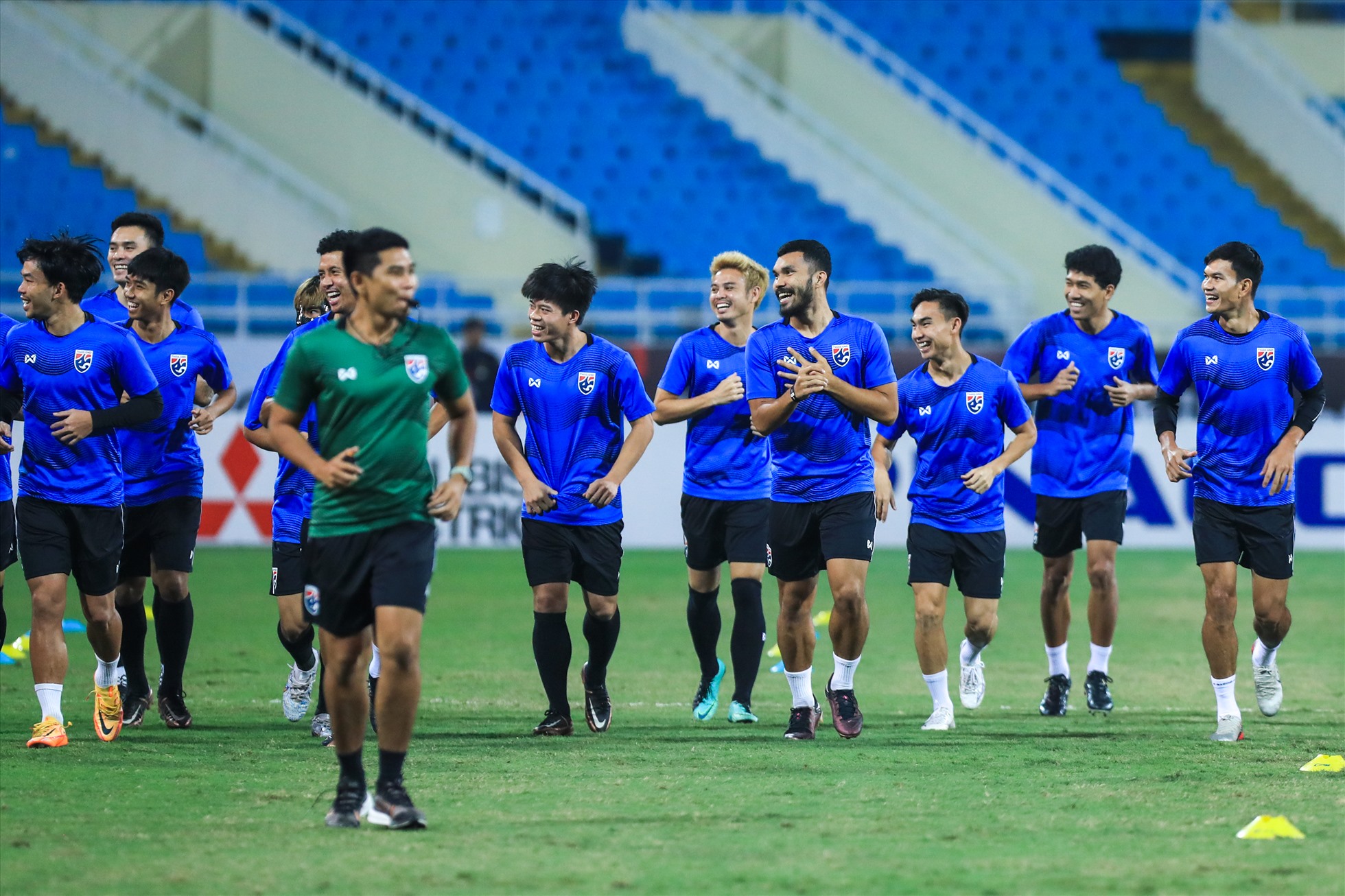 Tối nay (12.1), đội tuyển Thái Lan đã có buổi tập làm quen sân vận động Mỹ Đình trước trận đấu gặp đội tuyển Việt Nam tại chung kết AFF Cup 2022.