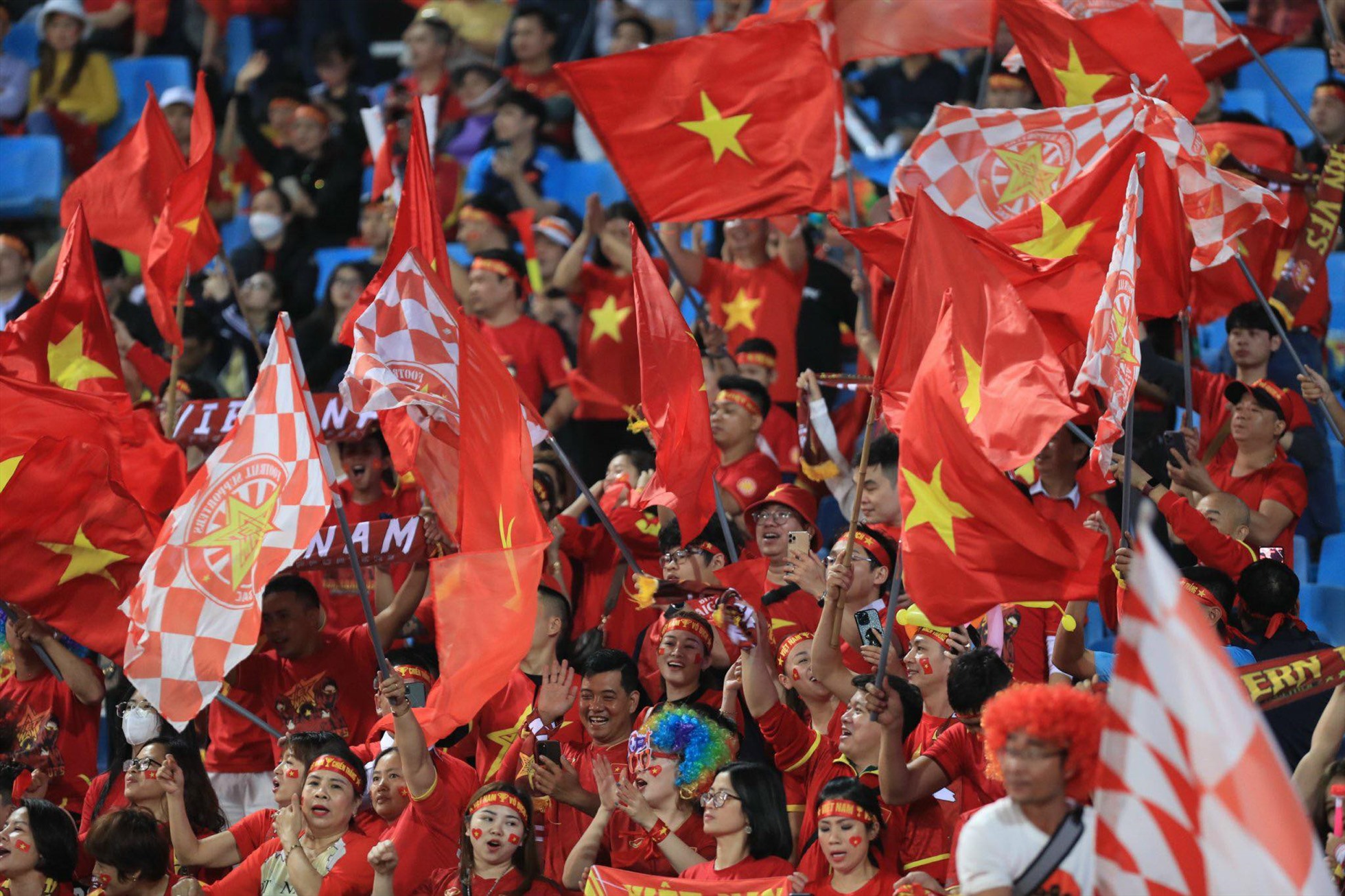 Đội tuyển Việt Nam sẽ được tiếp thêm sức mạnh bởi đông đảo người hâm mộ.  Ảnh: Minh Dân