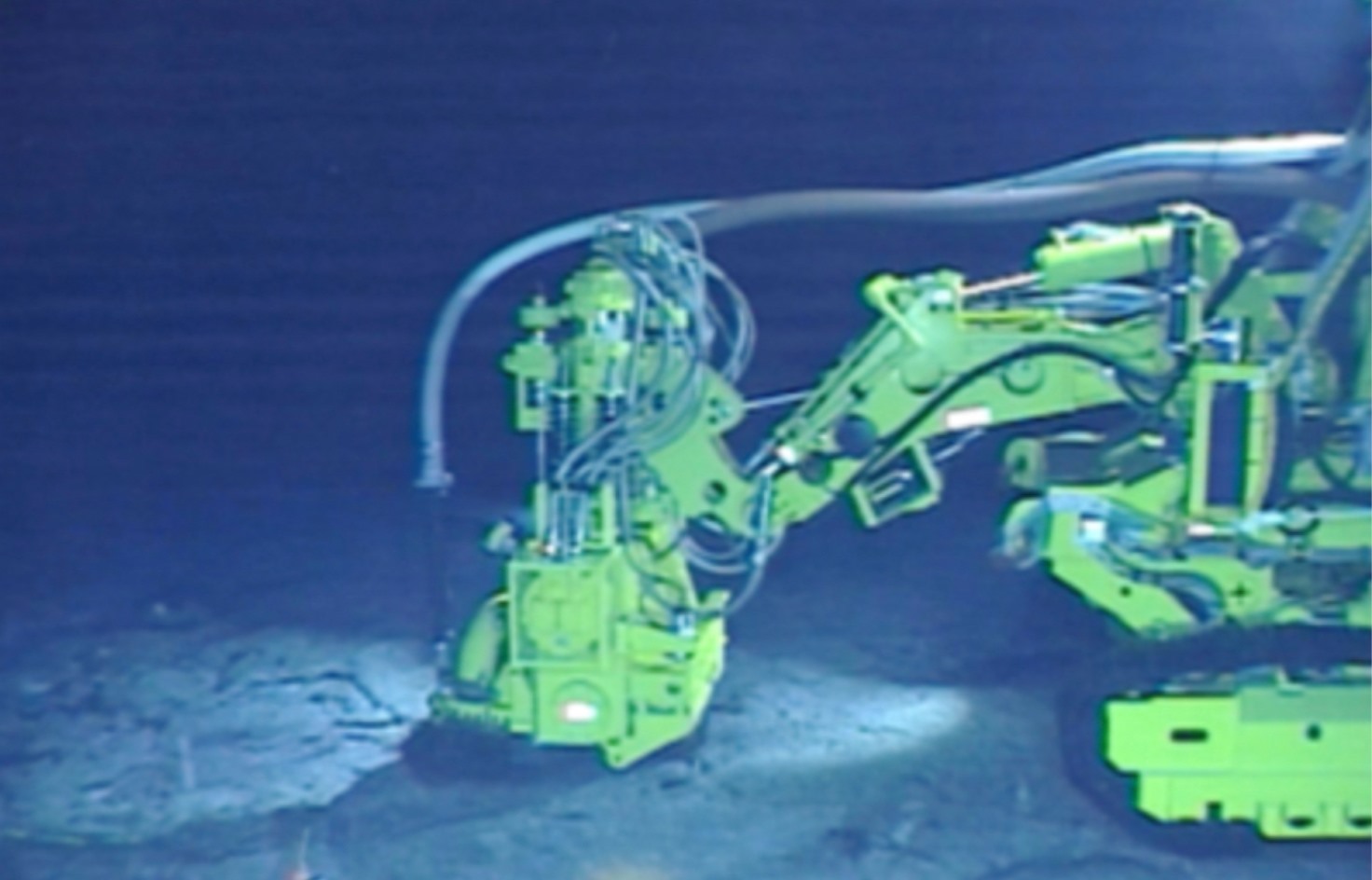 Máy đào thử nghiệm dưới đáy biển. Ảnh: JOGMEC