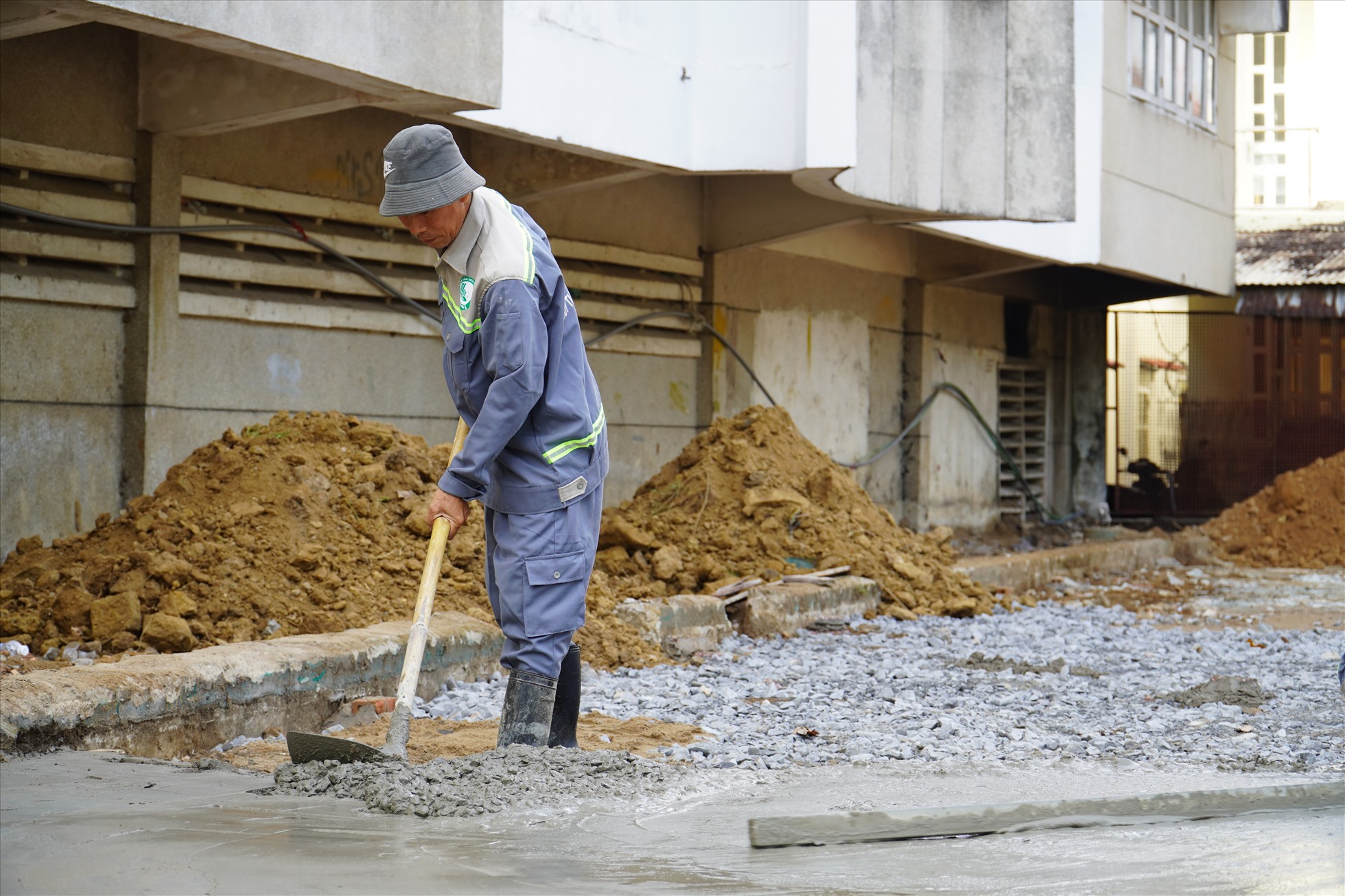 Theo ghi nhận của PV báo Lao Động ngày 14.1 (tức ngày 23 Tết), các hạng mục chính gồm tháo dỡ hệ thống tường rào phía trước công viên phía đường 30.4 và đường Hưng Đạo Vương, phá dỡ các tòa nhà của Trung tâm Phát triển quỹ đất, Văn phòng Đăng ký đất đai TP Biên Hòa cũ đã được thực hiện. Hiện các công nhân đang tích cực thi công lót nền công viên.