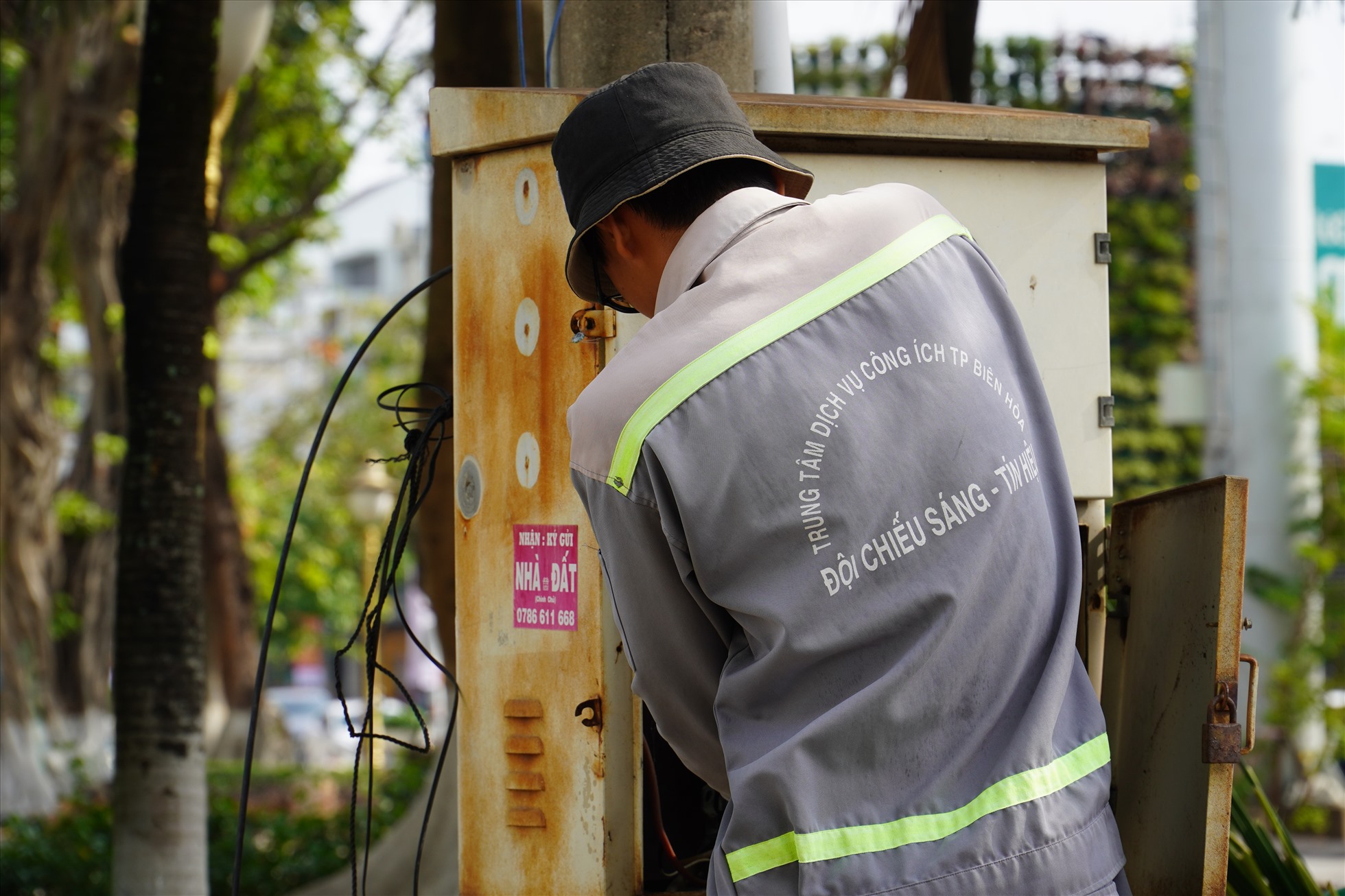 Ông Phạm Vũ Quang - Giám đốc Trung tâm dịch vụ công ích TP Biên Hòa cho biết, các nhà thầu đang tập trung thi công ngày đêm để có thể hoàn thành dự án Cải tạo công viên Biên Hùng đưa vào sử dụng trong dịp Tết Nguyên đán 2023.