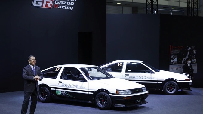 Hai mẫu xe Toyota AE86 sử dụng năng lượng sạch được ra mắt tại Nhật Bản: Ảnh: Bloomberg/Getty Images