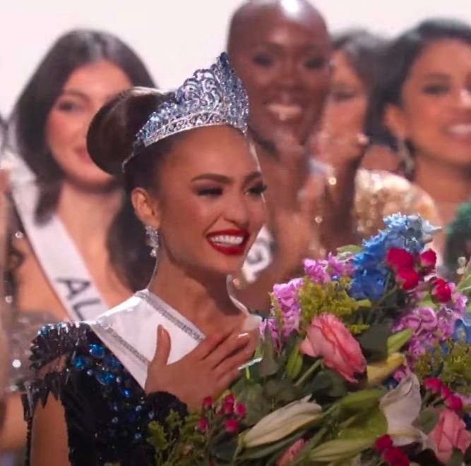 Người đẹp Mỹ R'Bonney Gabriel đăng quang Hoa hậu Hoàn Vũ 2022. Ảnh: Chụp màn hình