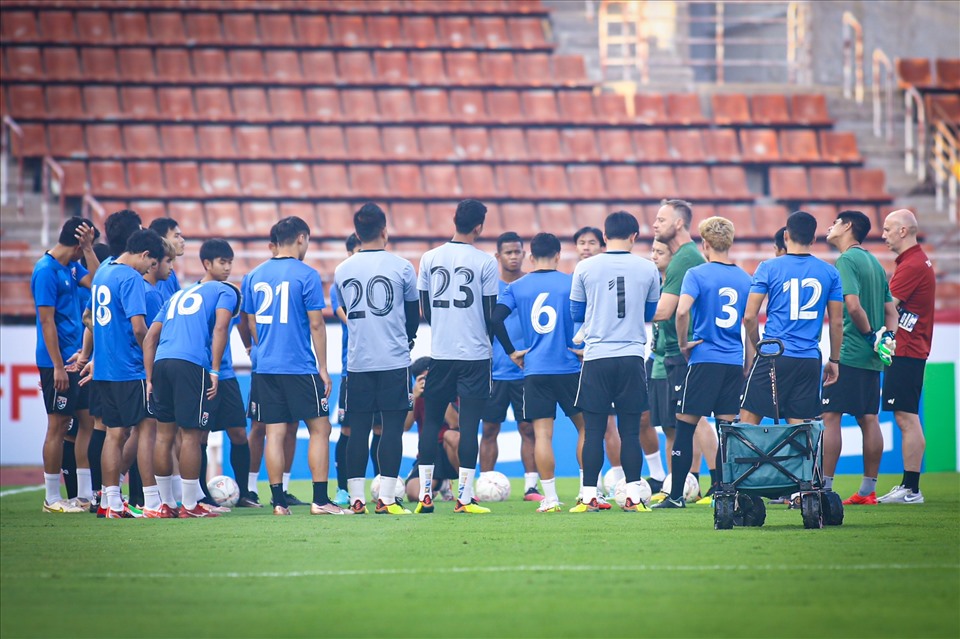 Chiều 15.1, tuyển Thái Lan có buổi tập trên sân vận động Thammasat nhằm chuẩn bị cho trận đấu chung kết lượt về AFF Cup 2022 với tuyển Việt Nam (16.1).