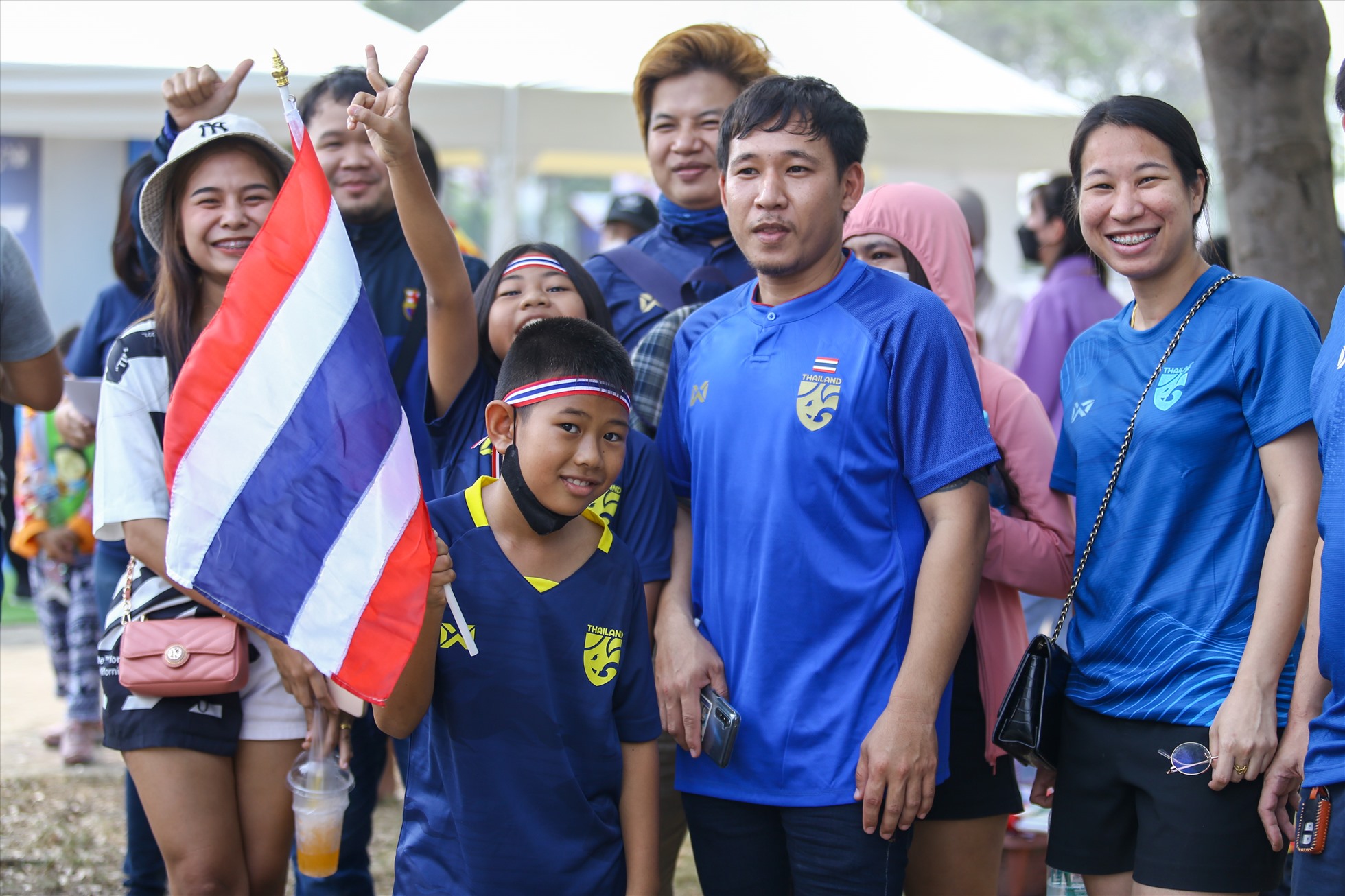 Tuy vậy, không ít cổ động viên vẫn giữ tinh thần lạc quan và hy vọng tuyển Thái Lan sẽ đăng quang chức vô địch trên sân nhà. Trận chung kết lượt về AFF Cup 2022 giữa tuyển Thái Lan và Việt Nam sẽ diễn ra vào lúc 19h30 tối nay (16.1).