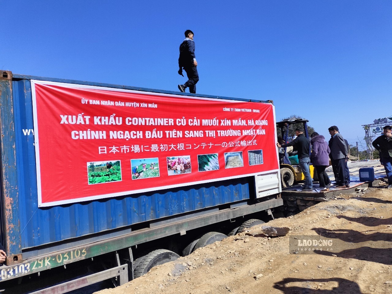 Lô 18 tấn củ cải muối của huyện Xín Mần (Hà Giang) thành công xuất khẩu vào Nhật Bản.